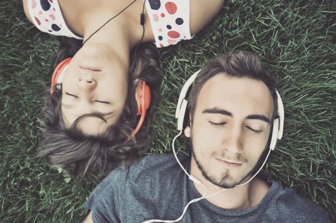 exame's tweet image. Música ativa mesmas substâncias no cérebro que sexo e drogas &amp;gt; abr.ai/2k3tUBA