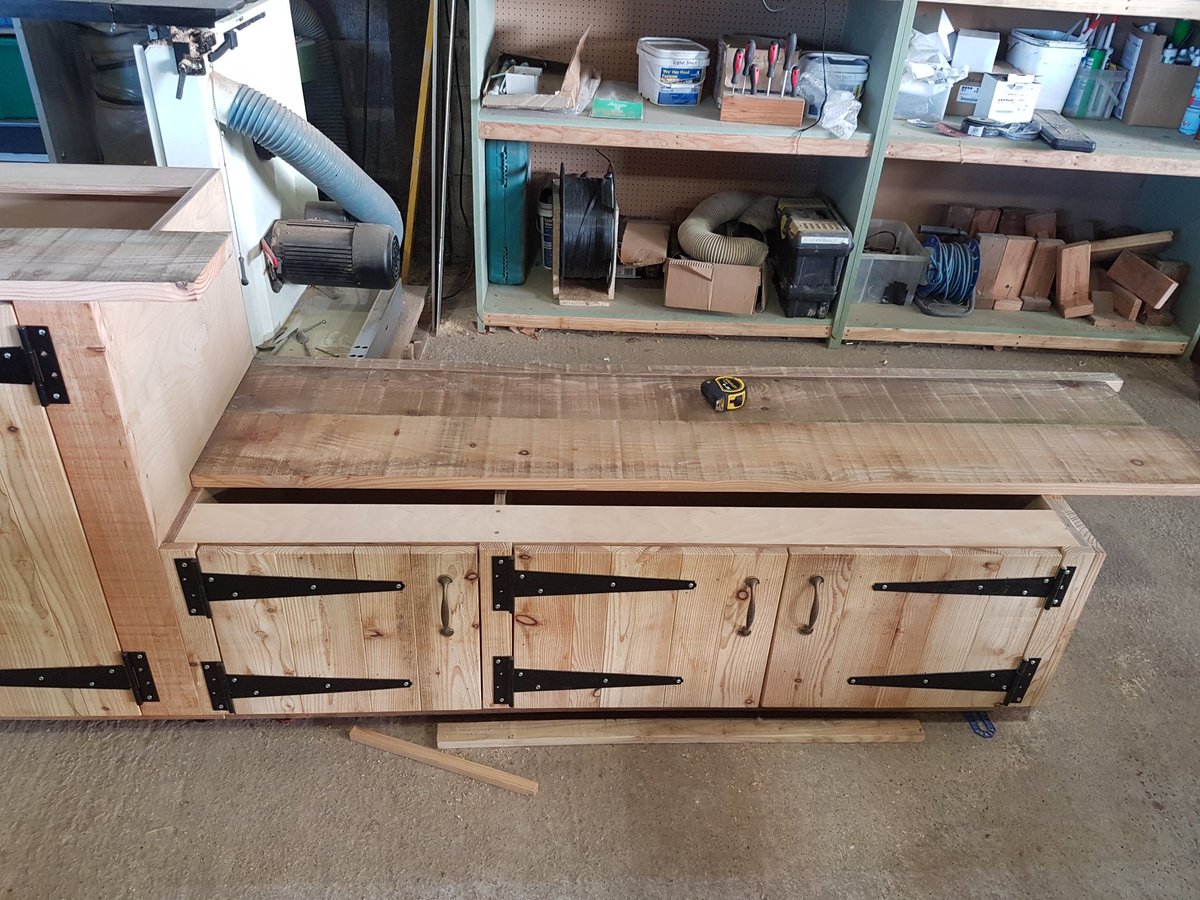Simon Jackman (@simongreenplay) on Twitter photo Outdoor kitchen in construction., reclaimed timber for a rustic feel.<a href="/PrimaryRocks1/">#PrimaryRocks</a> #reclaimed #outdoorkitchen #alfresco Outdoor kitchen in construction., reclaimed timber for a rustic feel.<a href="/PrimaryRocks1/">#PrimaryRocks</a> #reclaimed #outdoorkitchen #alfresco