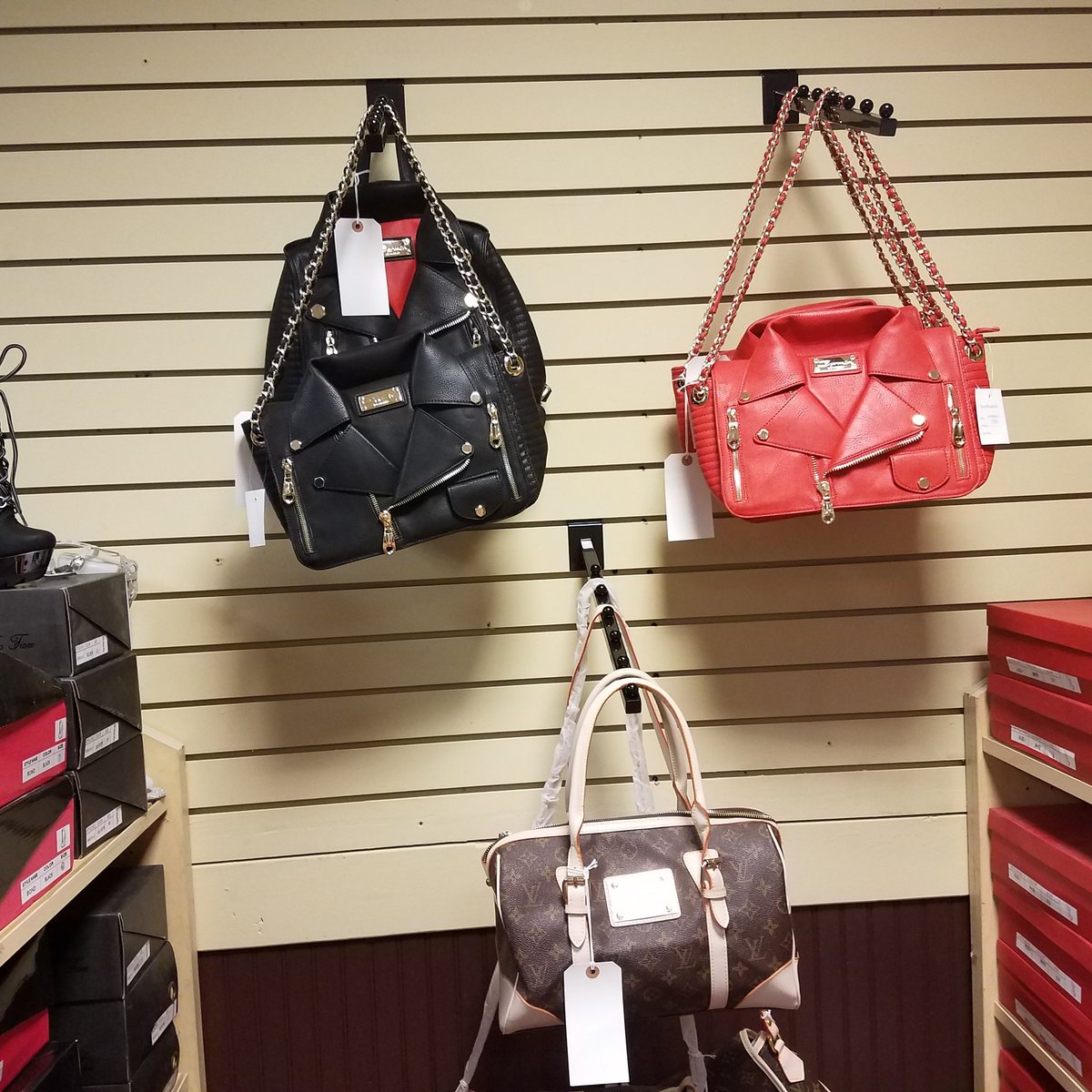 HiddenLLC's tweet image. Purses purses purses 734-340-5189