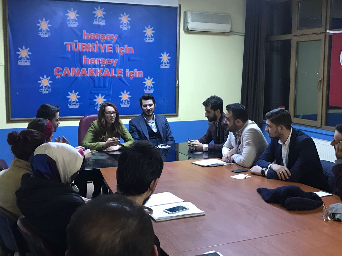 İl Gençlik Kolları Yöntm Kurulu Toplantisina Konuk Olduk.Gençlerimiz İle Sohbet Ettik,Referandum Sürecini Konuştuk.Genclerimize Güveniyoruz