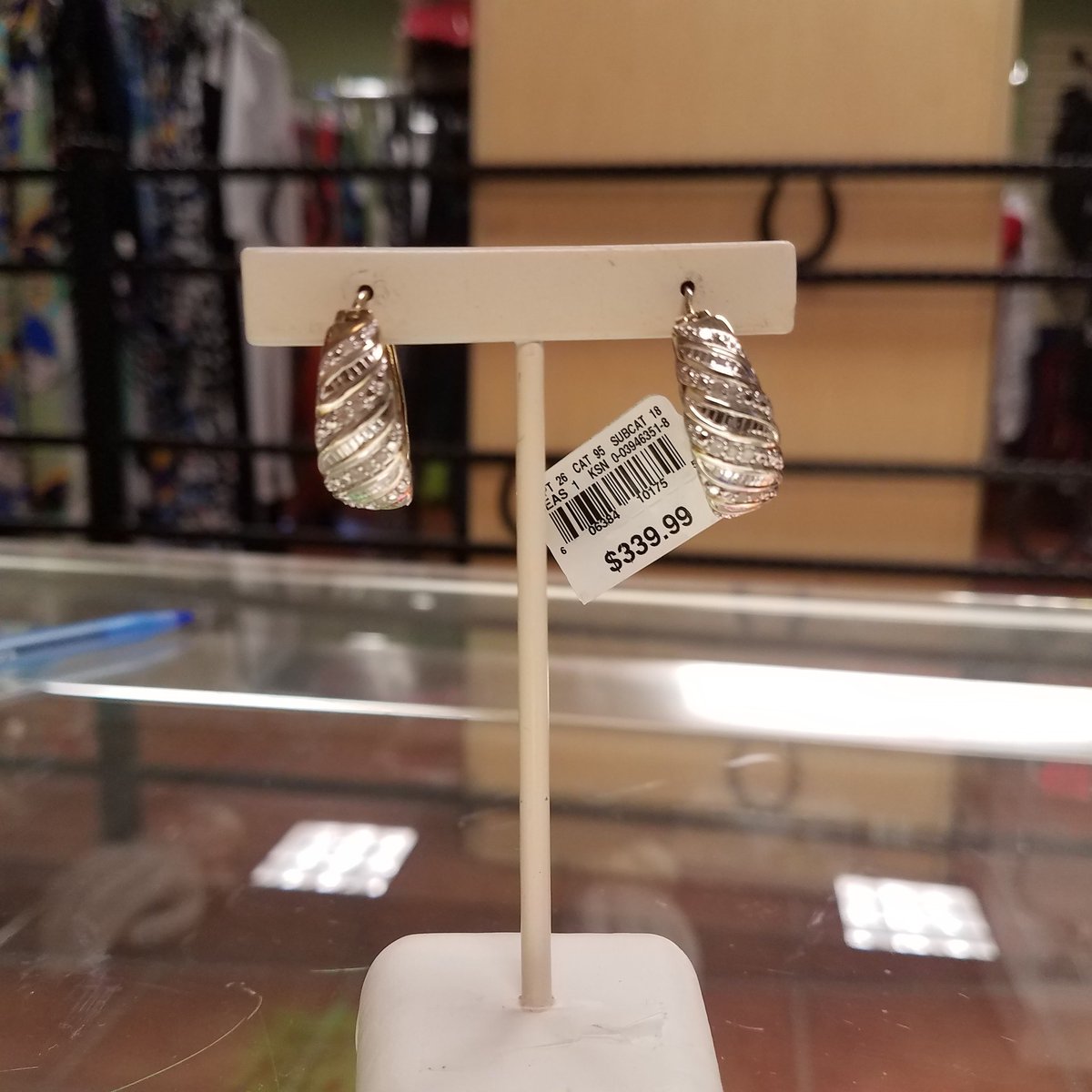 HiddenLLC's tweet image. All jewelry is half off for Valentine's Day. 734-340-5189