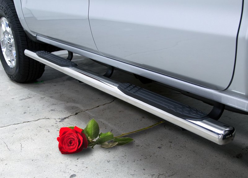 Get your #truck date-night ready with the new OE Extreme side Steps: bit.ly/2k5DtTO
 #GoRhino