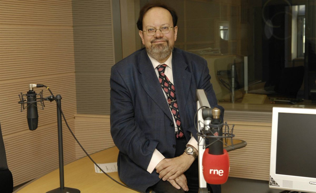 pablolrguez's tweet photo. Mi obituario del gran #JoséLuisPérezdeArteaga, a quien tanto vamos a echar todos de menos. 

https://t.co/d8o1UoFl9I https://t.co/vxpHsR73C7