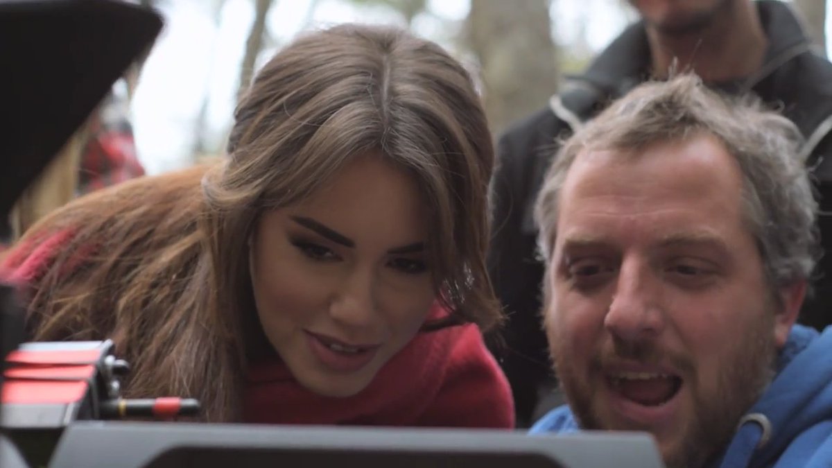 lali_gera's tweet photo. Así cuando estuviste cagada del frío todo el #BackEGO #BackEgoOnVevo @laliespos ❤😍 https://t.co/WssLRoNiEs