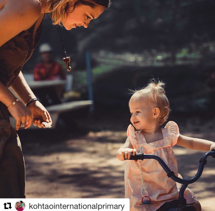 Julia_Rayleigh's tweet photo. This is probably one of my favorite pictures of the whole trip! ❤ #ShesOutHere #KohTao #QueenPepper #TheGoodThingsInLife @MisElizaJane https://t.co/XIurjeMscs