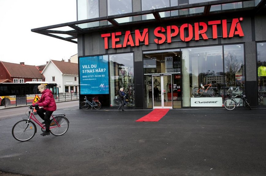 JonkopingsPost's tweet photo. Klart: Sportbutiken skulle halveras – nu öppnar den i ett annat kvarter! #TeamSportia #Atollen
https://t.co/Cr3YZucJff https://t.co/99aM0XPA2y