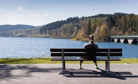 wef's tweet photo. The way we work is terrible for our brains. 5 ways to fight back @ariannahuff https://t.co/k86RB8r1gi #wef17 https://t.co/SZ00RZ4dnM