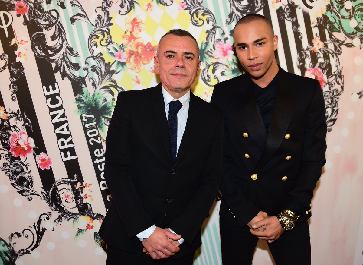 GroupeLaPoste's tweet photo. Philippe Dorge, Philippe Wahl et Emmanuel Diemoz présentent le #TimbreCoeur créé par Olivier Rousteing, directeur de création de @Balmain https://t.co/qaBo4aBlHl
