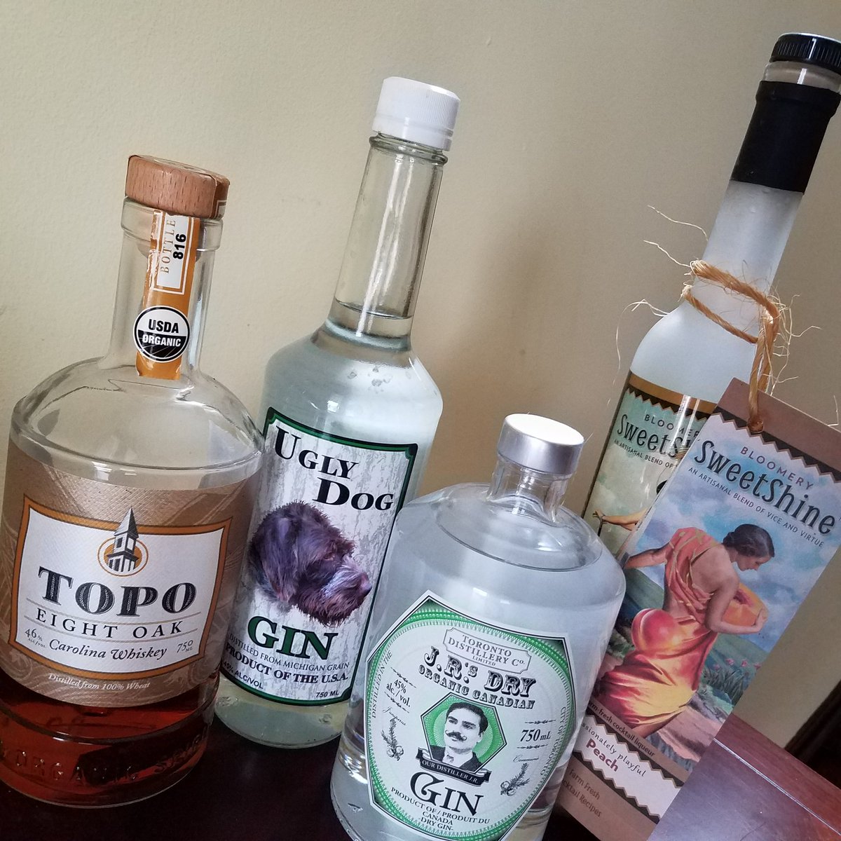 A12: Booze! It's great for sharing w/ friends. @TWtravelnews <a href="/ContikiUSA/">Contiki</a> @TOPOdistillery <a href="/TO_DistilleryCo/">Toronto DistilleryCo</a> @BloomeryTweets #twchats