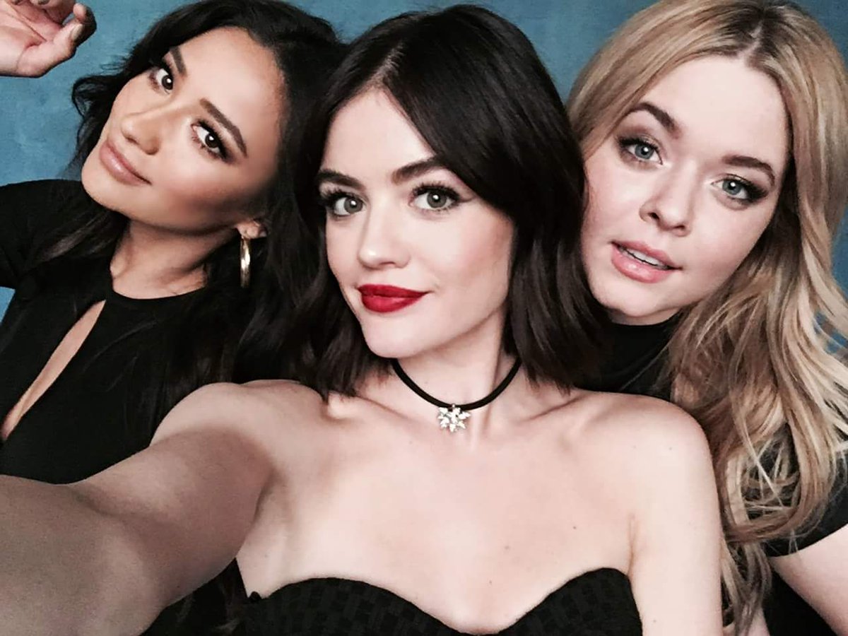 Pretty_Answers's tweet image. #PLLarmy who's ready for April 18th? 

PrettyLittleAnswers.com 💜💜💜