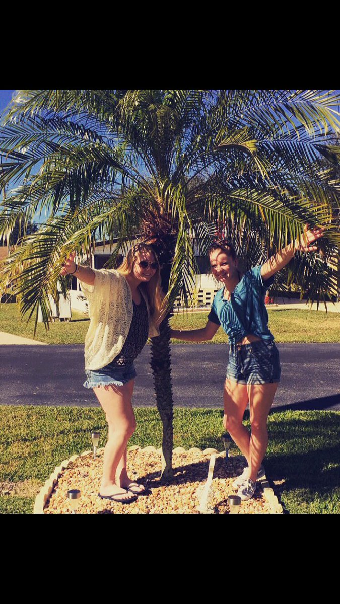 AlexaWicher's tweet photo. Happy 19th don't get lost in Canada 😉😘 @ErikaWicher https://t.co/oqT38umhWA