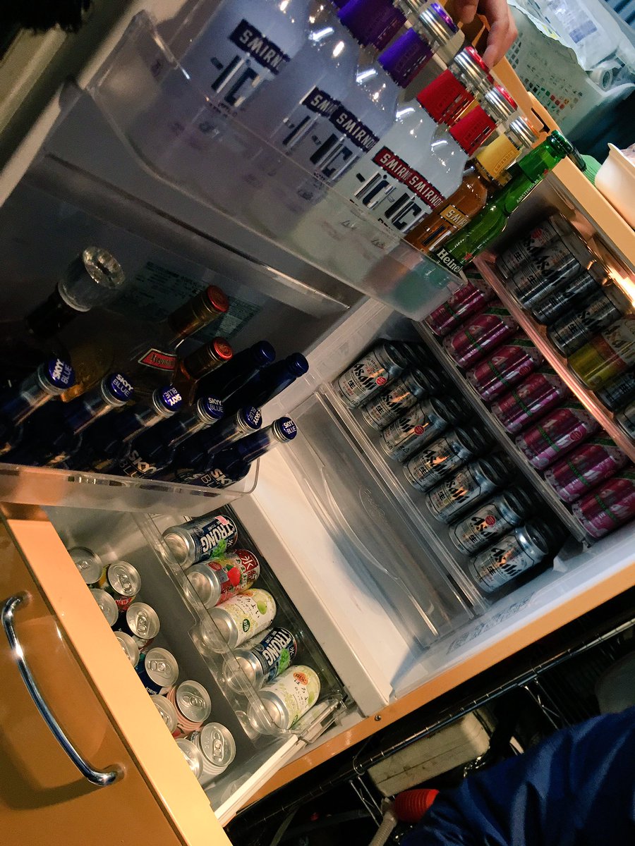 shin09051's tweet photo. へへへ〜😍🤤🍾
bar開く準備。٩( ᐛ )و https://t.co/kXBIWsUq0O