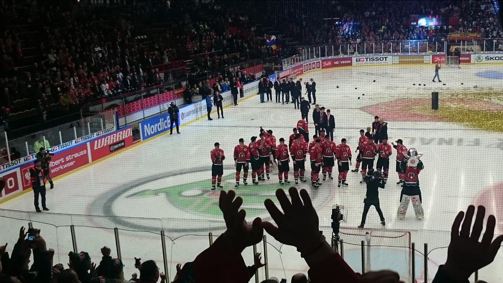 SimonFalk's tweet photo. Igår bar det av till Gbg och Frölundaborg för att titta på CHL. Mäktigt av Frölunda att vinna för andra året i rad!! https://t.co/vfP4keS4Jp