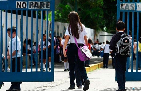 zevallesdeltuy's tweet photo. Seguridad en escuelas y liceos del país será reforzada  #FebreroZamorista  @JauaMiranda @MPPEDUCACION   https://t.co/cKhgl7NXFO https://t.co/tBt0RJIfob