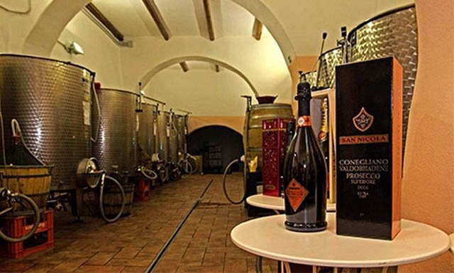 #enoteca #vini #vinisfusi #bottiglieria #cantine #vineria #wine ow.ly/SIb4308OzzN