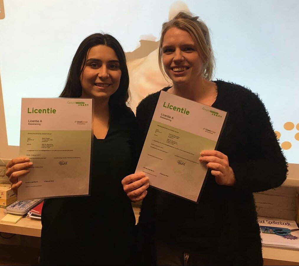 Juf Seher en juf Amanda behaalden vandaag hun basislicentie van de <a href="/Kanjertraining/">Kanjertraining</a>! Gefeliciteerd! 
<a href="/StBernardusEpe/">St. Bernardusschool</a> Kanjerschool!