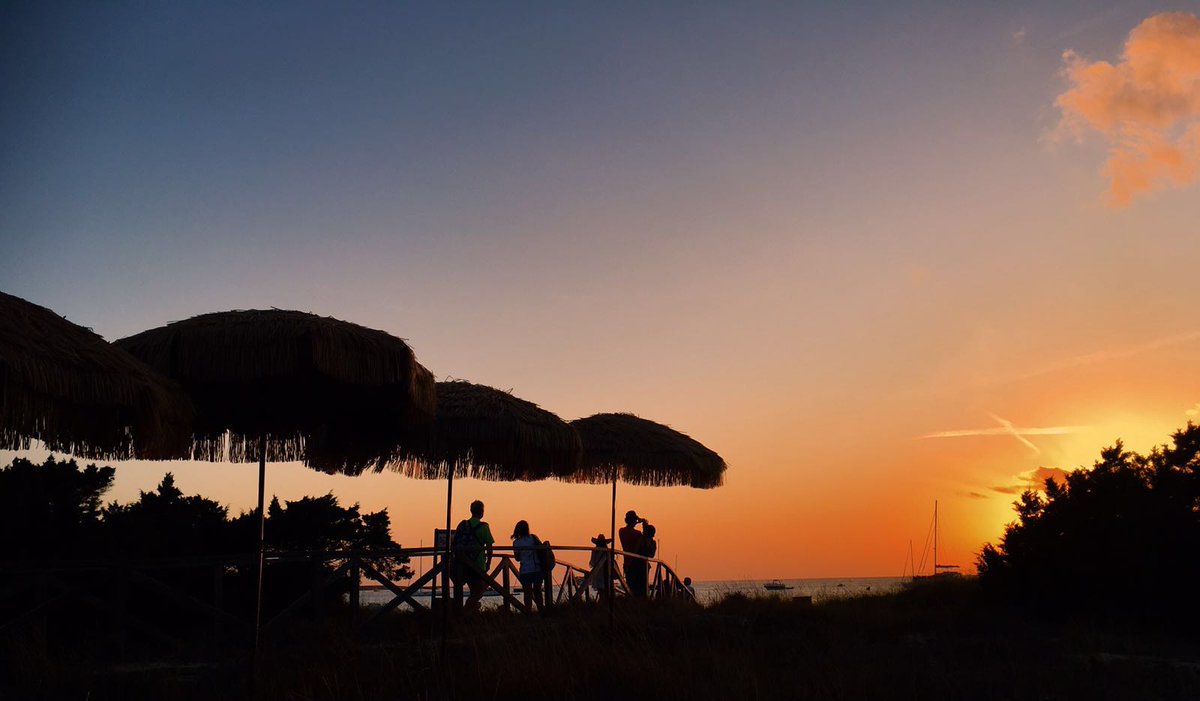 Beso Beach Sunset. Unique place in Formentera.  #formentera #sunset #illetas #besobeach #nohayveranosinbeso #ibiza #summer2017 #mediterraneo