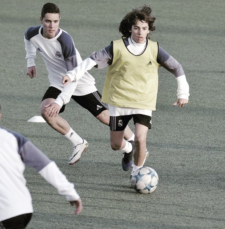 AlexClaverias's tweet photo. Ya trabajando y pensando en sumar en el partido contra el Rayo Majadahonda. #HalaMadrid #Clave10 https://t.co/nw5dFOVicR