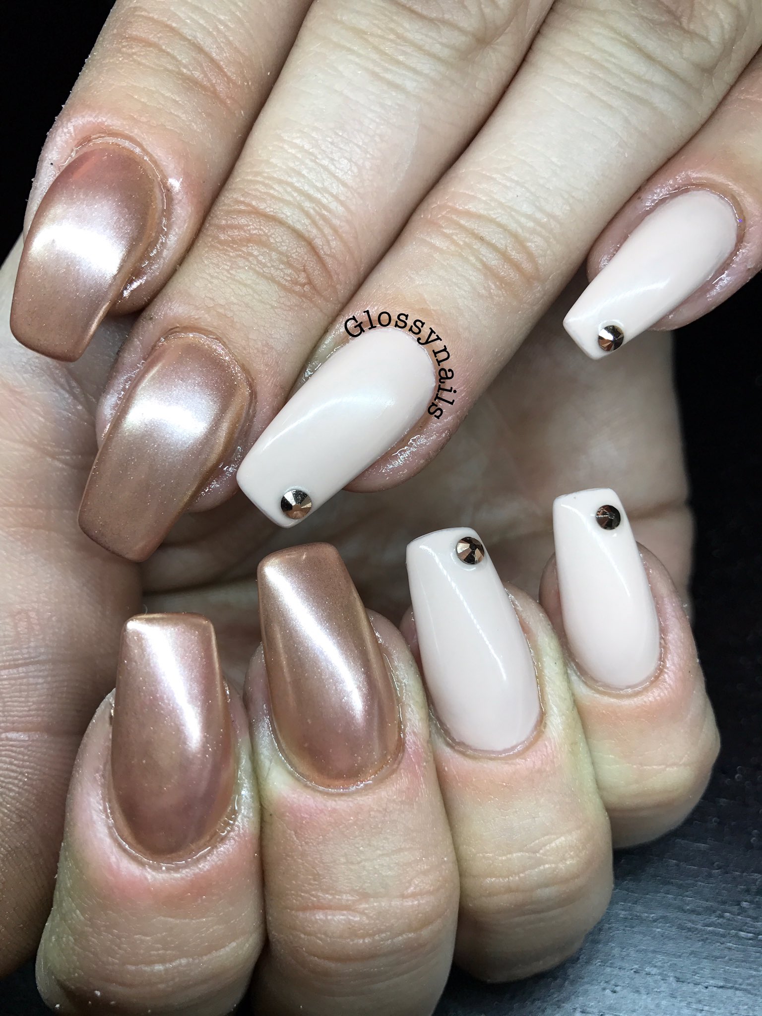 Start the year as I mean to go on! (Rose gold chrome) : r/RedditLaqueristas