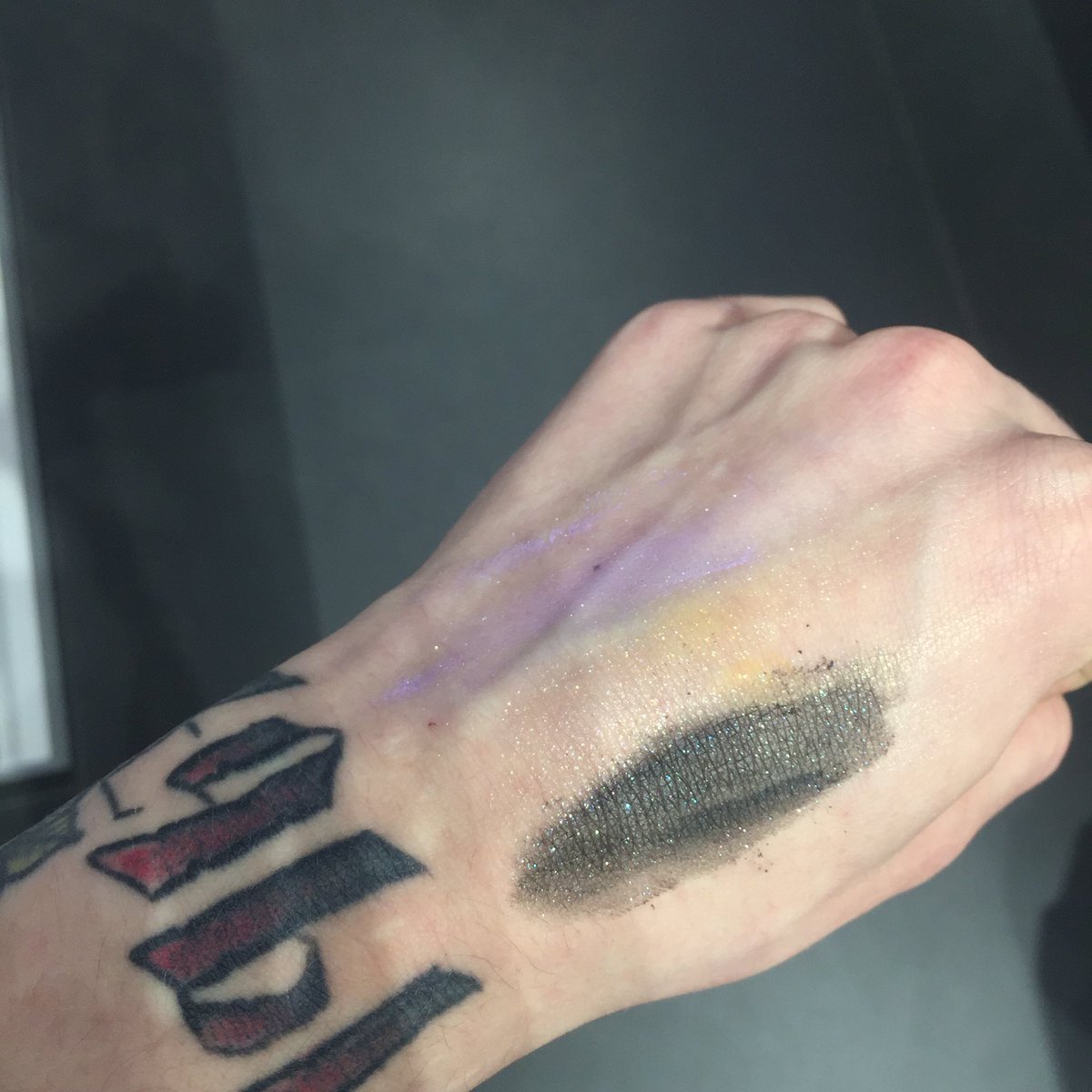 Gh0stsCantLove's tweet photo. Went shopping with Liv, she's using me as a swatch? #handsonfleek https://t.co/BhWwZlH9zS
