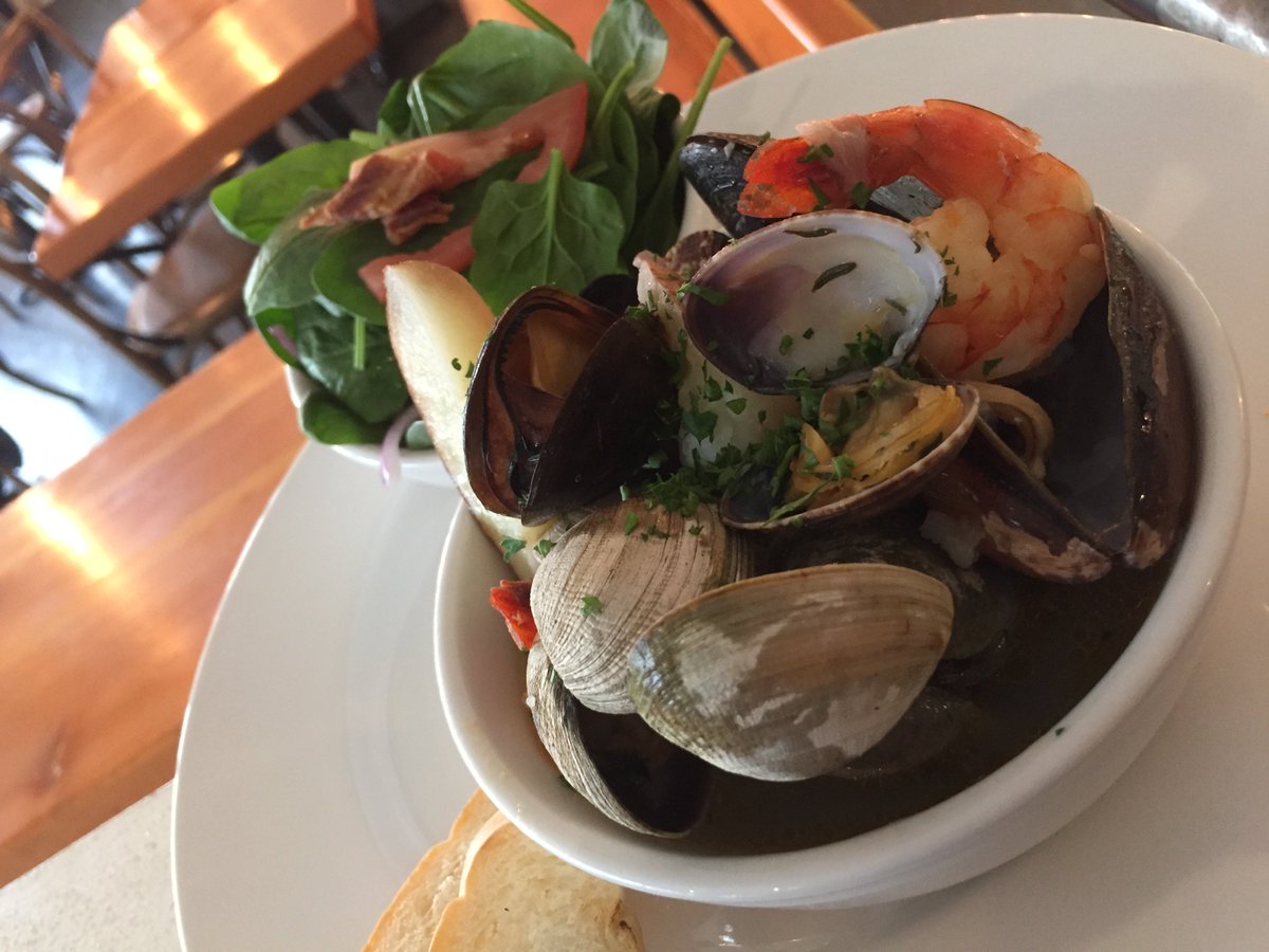 SweeteryCafe's tweet photo. Clambake Special for today! Yum😋 #sweeterycafe #olympicvillage #humpday @Chef_Wainwright https://t.co/PeWOakFa6f