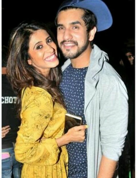 SharmaSharu's tweet photo. Another month added ππππ
Happy 9th babies πππ @suyyashrai @KishwerM #lovelycouple #goals #tc #luvu #muahhhhh πππ https://t.co/wbkaGoyMyI