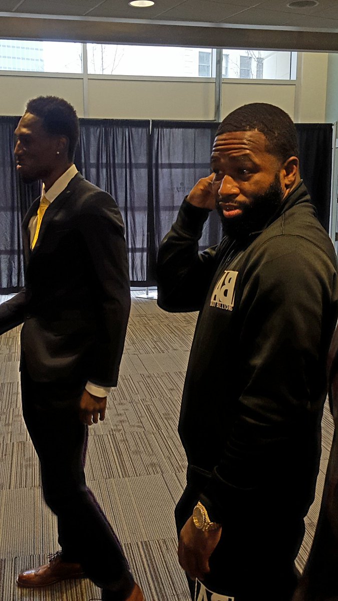 Ploger's tweet photo. Adrien Broner is at the Huntington Center two days before Robert Easter jr. defends his IBF title. Big time in-state support. https://t.co/LGi58AFc8e