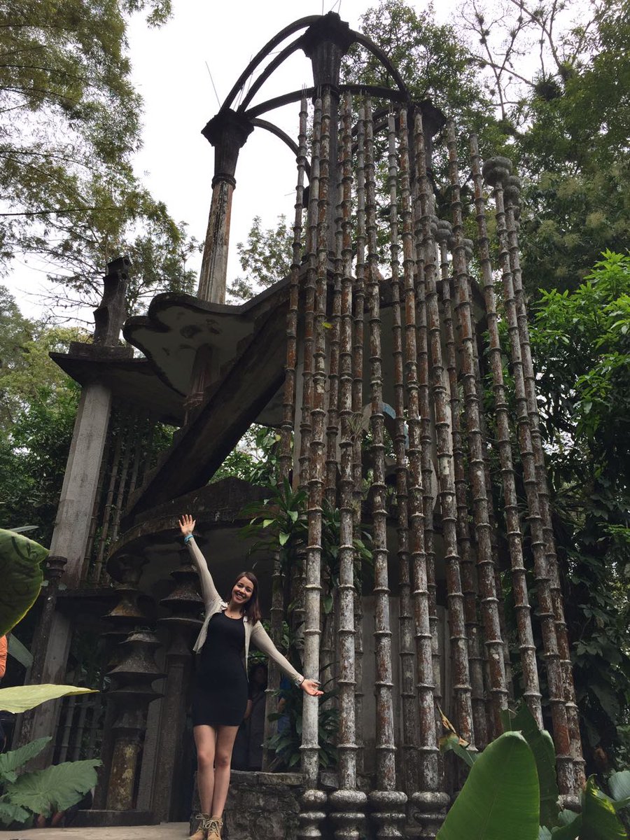 dulcyarely's tweet photo. "Acepto que no es triste morir, lo triste es no vivir con intensidad."
#Xilitla #jardínsurrealista #edwarjames # https://t.co/28Tl8SOpD0
