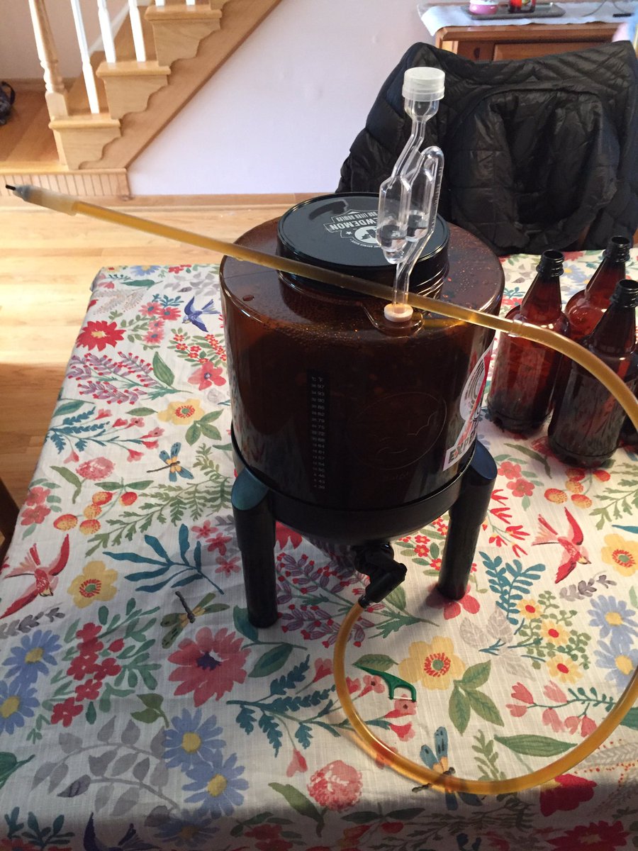 XDExperience's tweet photo. Bottling some @brewdemon ipa!! #CraftBeer #homebrew #xd #podcast #ipa #beer #fermenting #alcohol #radioshow #beerreview #PodernFamily https://t.co/9rwBK2Ny3q