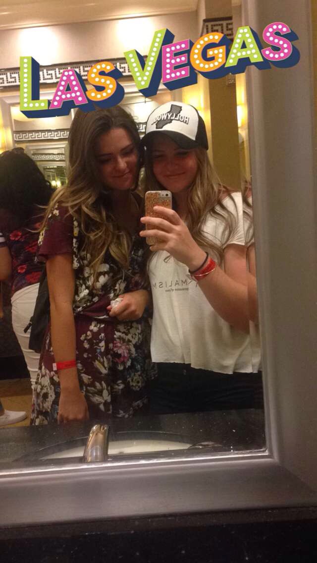 JennieClement1's tweet photo. Happy bday best friend. 💕 https://t.co/LYhyaue2b4