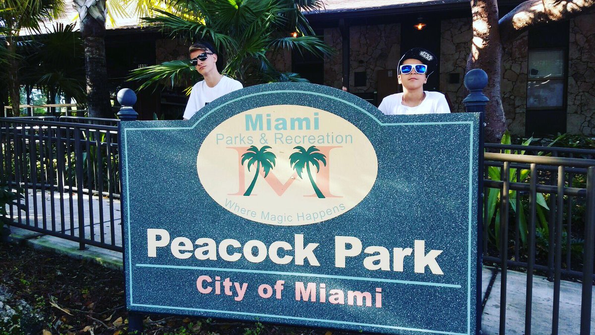 AdexeYNau's tweet photo. Pues ya saben donde estamos... #Miami ✊🏻😏 #pronto #sorpresa #noticia 😱❤ https://t.co/Et18JpegR3