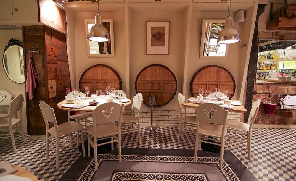 CenarBarcelona's tweet photo. Carlota, del @Grup_Alba Restaurantes de #Barcelona para celebrar un romántico #SanValentin https://t.co/HPp3JaNJBZ 🍽️ https://t.co/f3tKhxR2n9