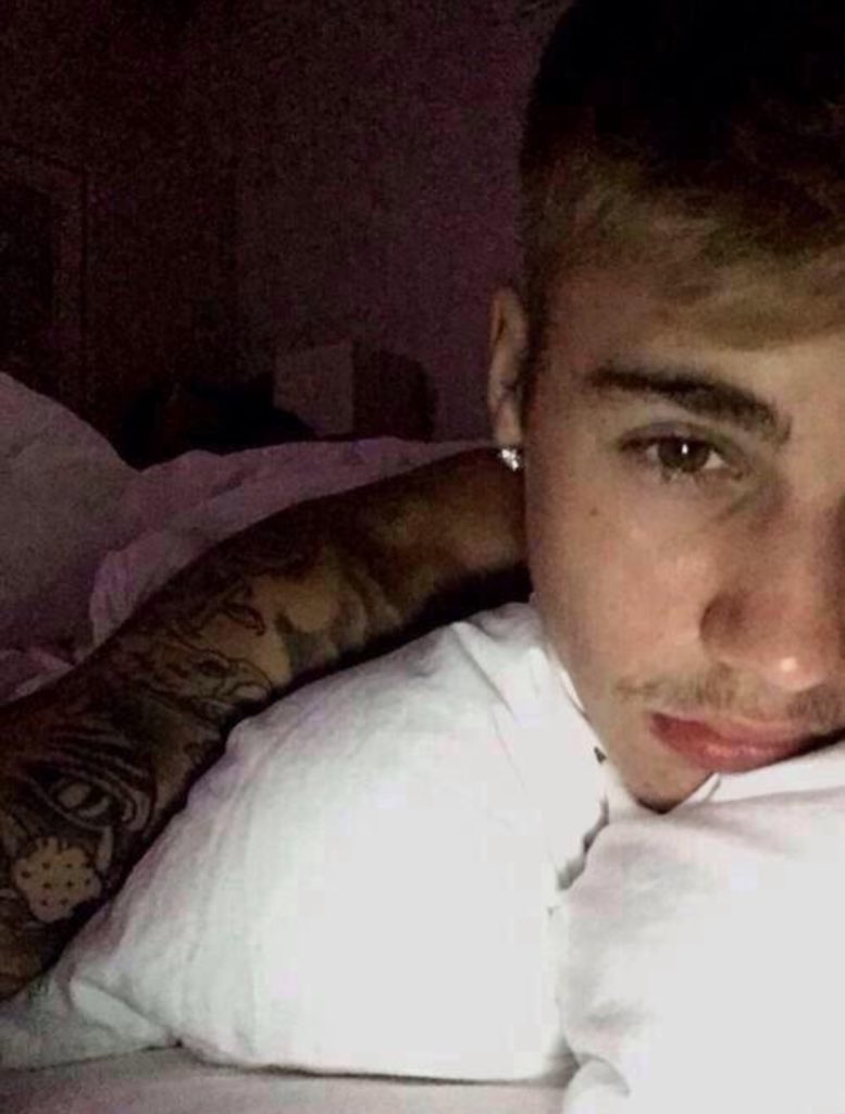 BizzleScar's tweet photo. Let's take a moment to appreciate bizzle's selfies and just hope he's back #TwoJustin https://t.co/8Azt8byPfN