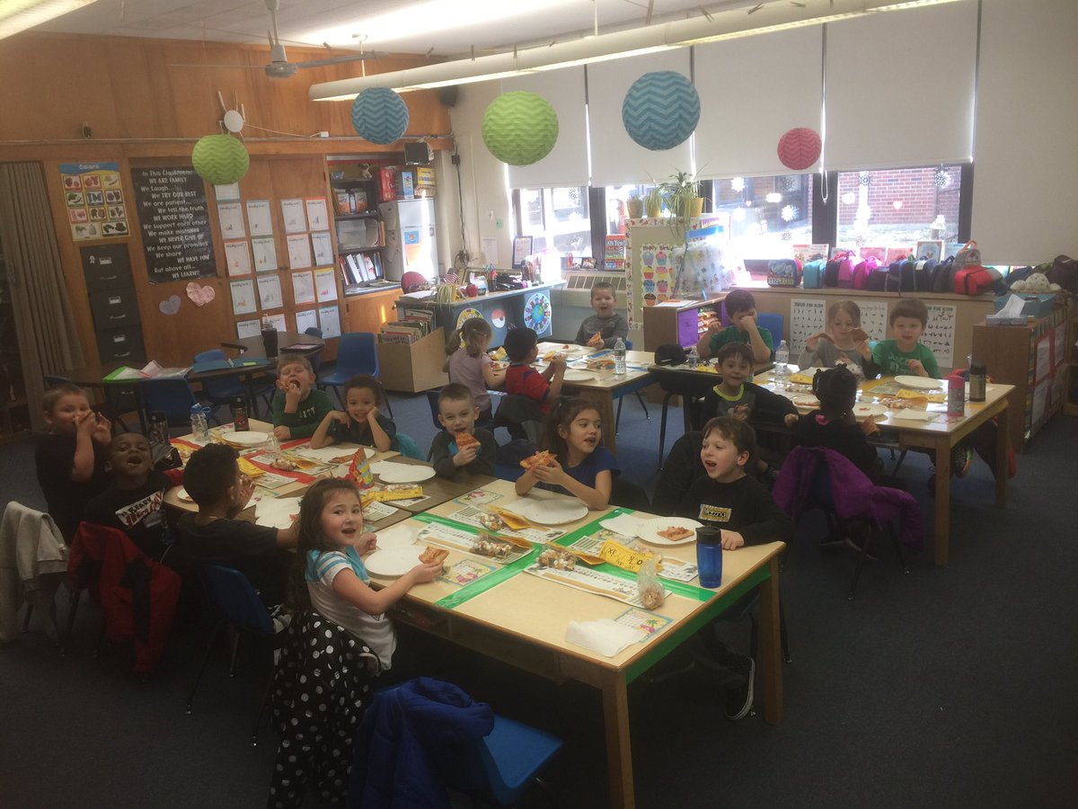 VikingsBoxTops's tweet photo. Kindergarten is enjoying their pizza party! #januarywinners #boxtopsforeducation #pizzaparty @FSDVikings @FSD_KSquad https://t.co/8PD3qbgRQW