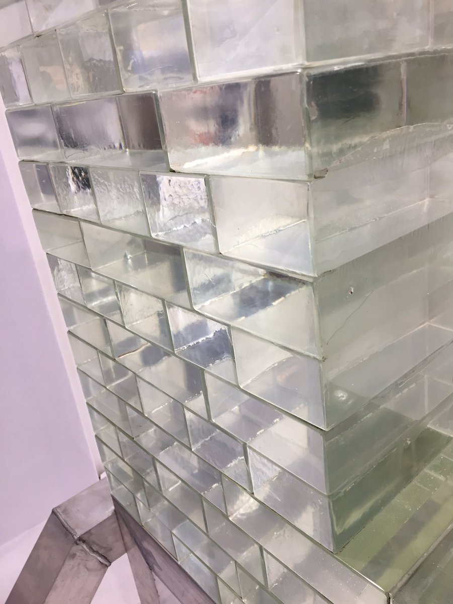 Glazen bakstenen @BouwBeurs17 #chanel  #MaterialExperience #bouwbeurs #architecture #inspiration #interiorarchitect 🌟#BiancaVenus 💫