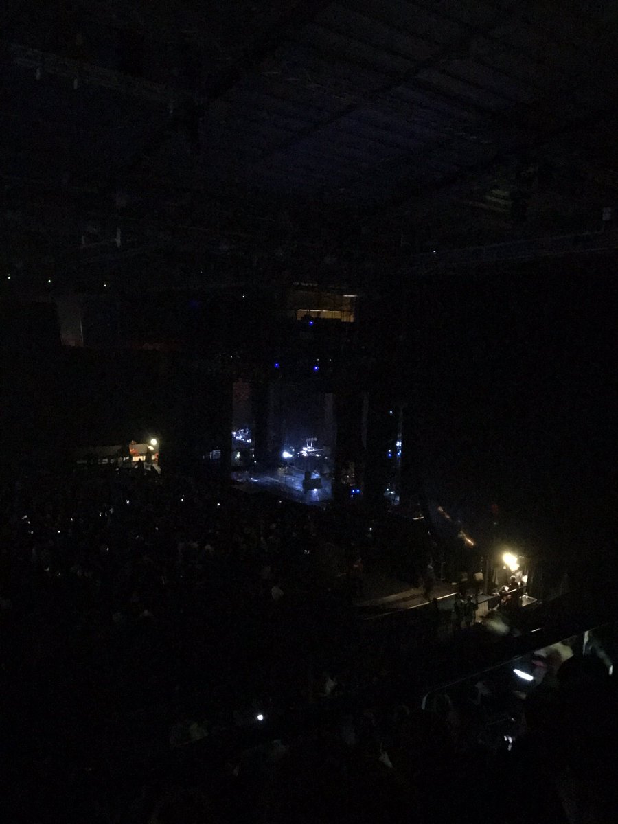 MGullin's tweet photo. Från #telekomgalan till en annan fest med lite lägre medelålder. #thexx https://t.co/g6et5Snf83