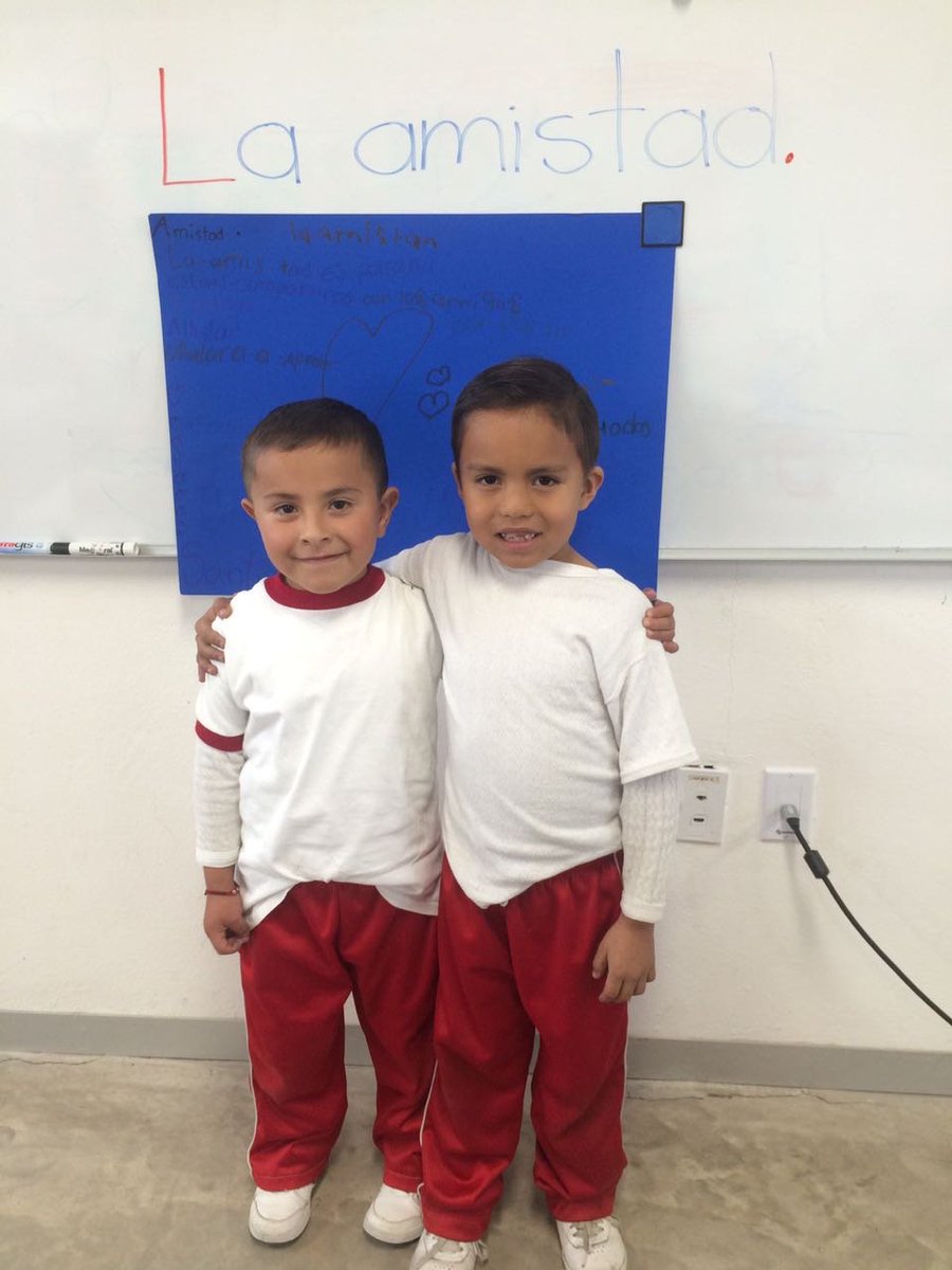1WorldSchools's tweet photo. This made us smile! Great pic from our @escuelaser partner school, Instituto Nevadi, of students demonstrating "La amistad" - friendship! https://t.co/nJI4HeSB4m