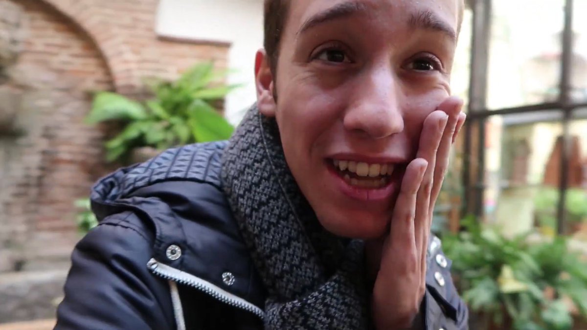bestcelopics's tweet photo. david siendo un meme ahre https://t.co/bQ5cfLRmJG