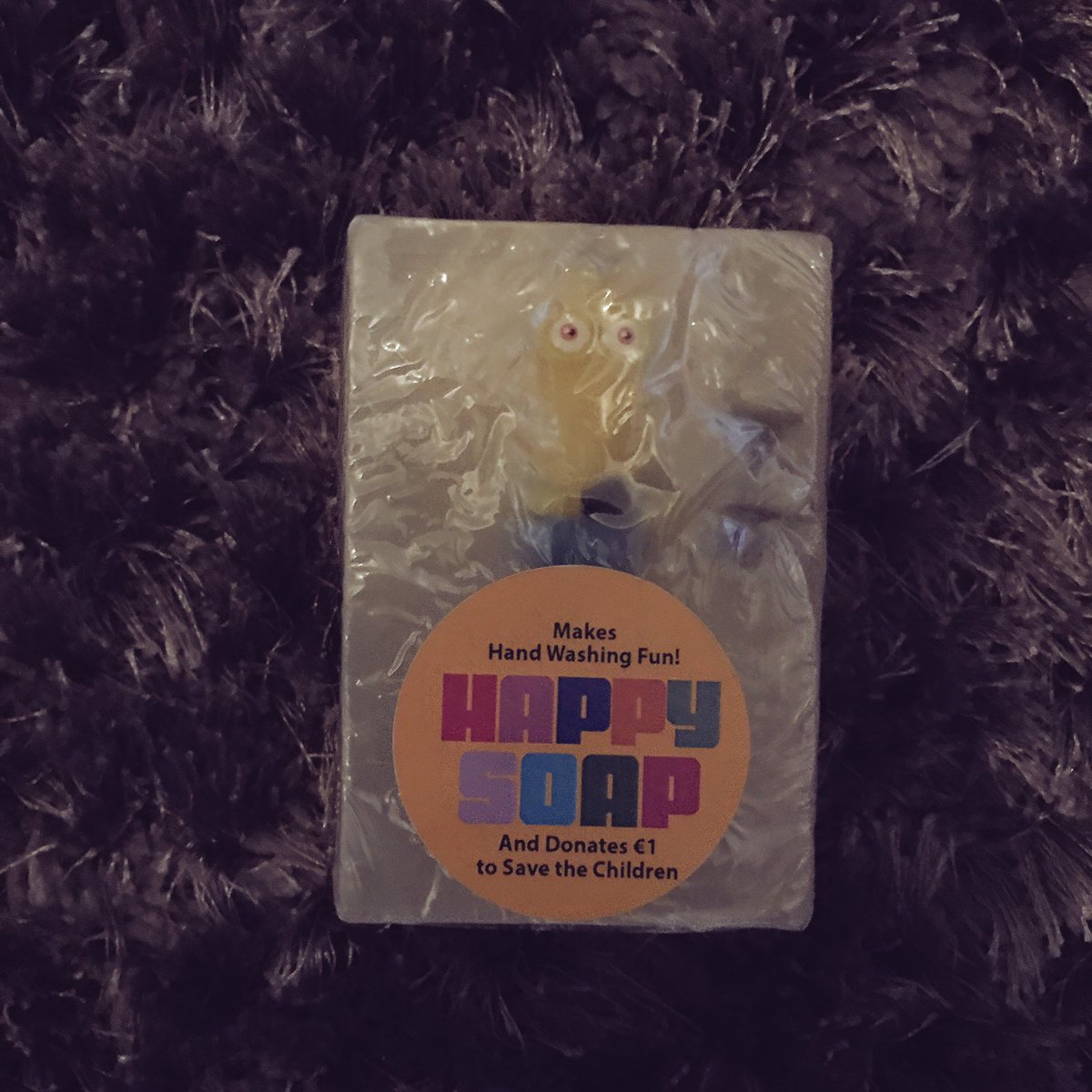 jennn_x17's tweet image. thank you @PinkSumo for my little boys minion soap, he loves it 😄