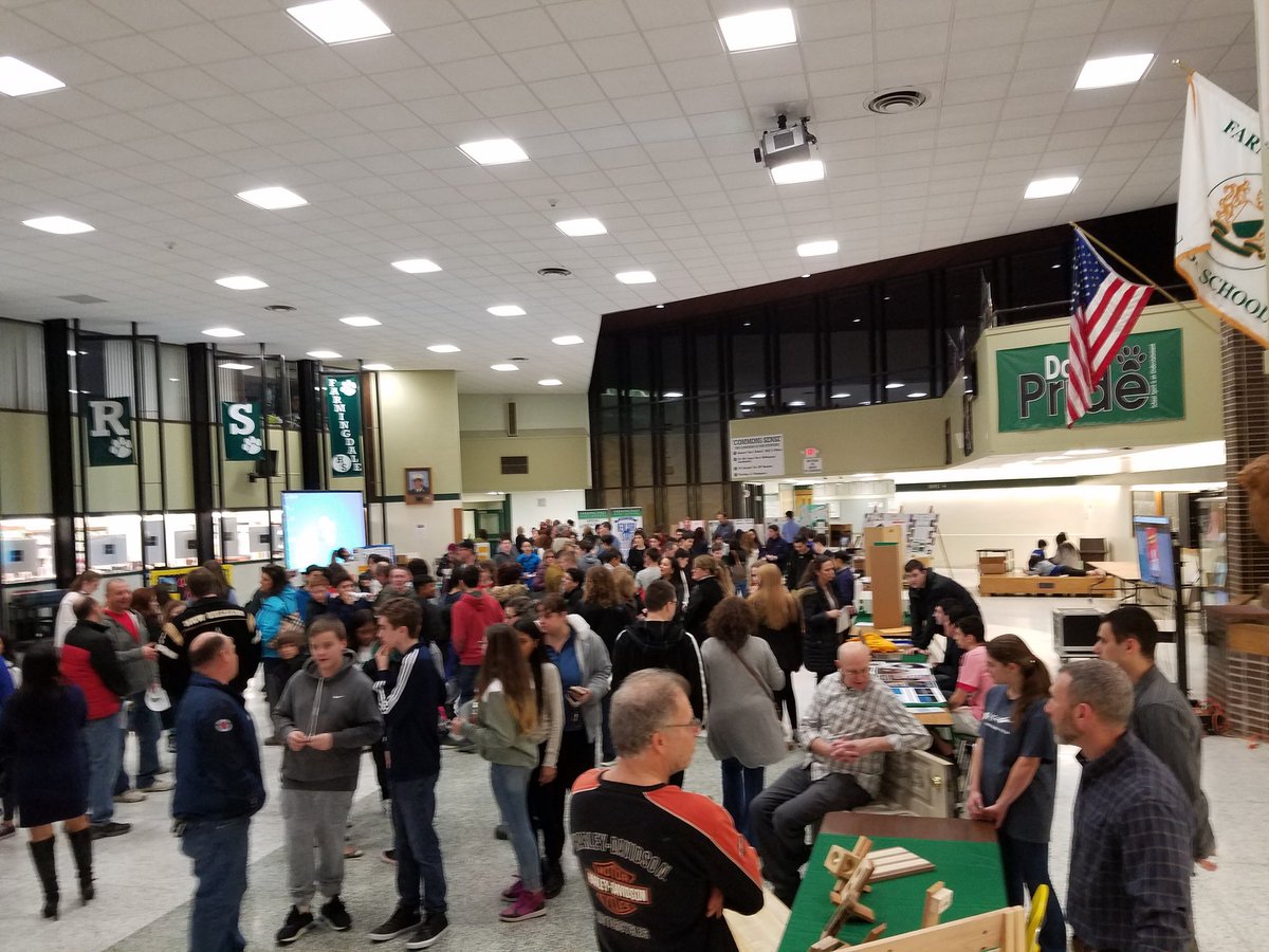 PelechStanley's tweet photo. Fantastic evening at FHS CTE Showcase. Hundreds of people talking about courses and education! @DalerSports @FHSDalers @FdaleChamber https://t.co/A9w5q3H3fT