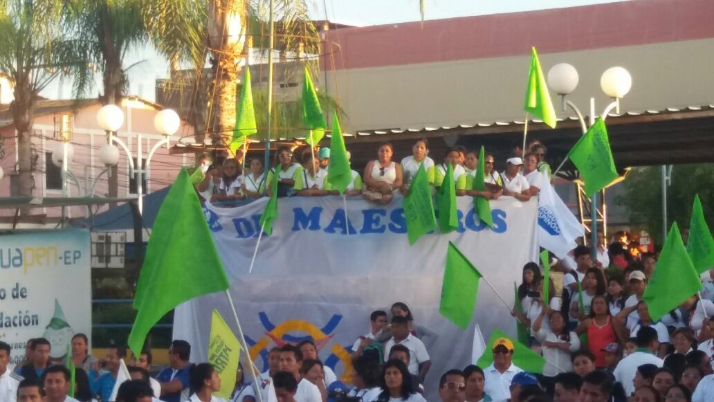 RedMaestrxsZ5's tweet photo. @AXEA65 en su recibimiento por el #TsunamiBlanco esta vez desde #SantaElena #AugustoEspinosaTodo35 #CuentaConmigo https://t.co/D4ymIv226Y