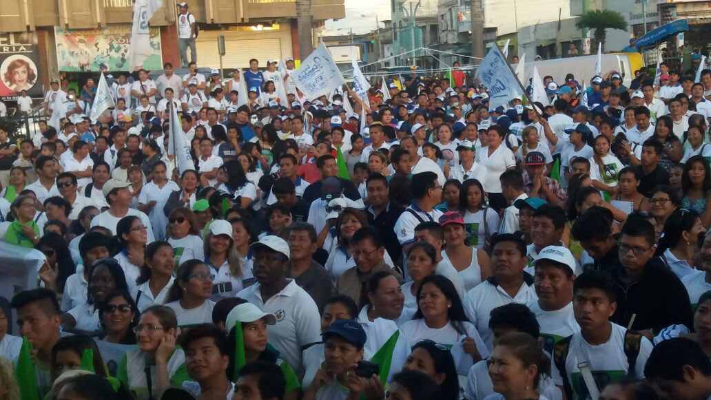 RedMaestrxsZ5's tweet photo. @AXEA65 en su recibimiento por el #TsunamiBlanco esta vez desde #SantaElena #AugustoEspinosaTodo35 #CuentaConmigo https://t.co/D4ymIv226Y