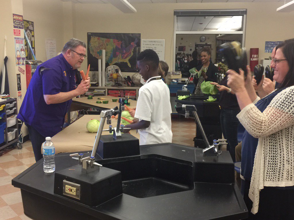 dretrusty's tweet photo. STEAM Night in Middle School. Problem solving, science, engineering, math, and teamwork. @KinkaidSchool https://t.co/KXoazdN8sP