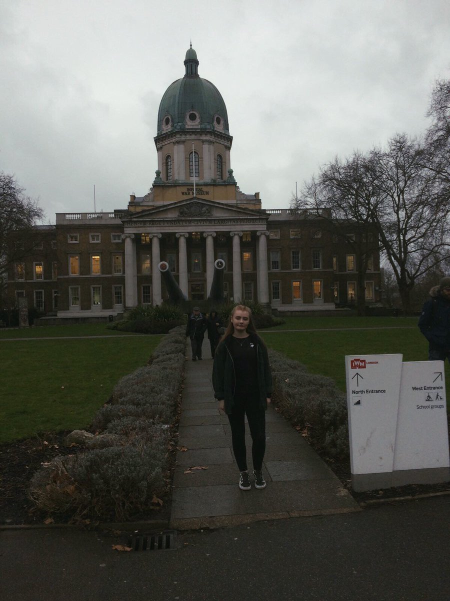 bethduerden's tweet photo. Became the biggest tourist when my auntie came to stay #london https://t.co/8ZN66ExBx2