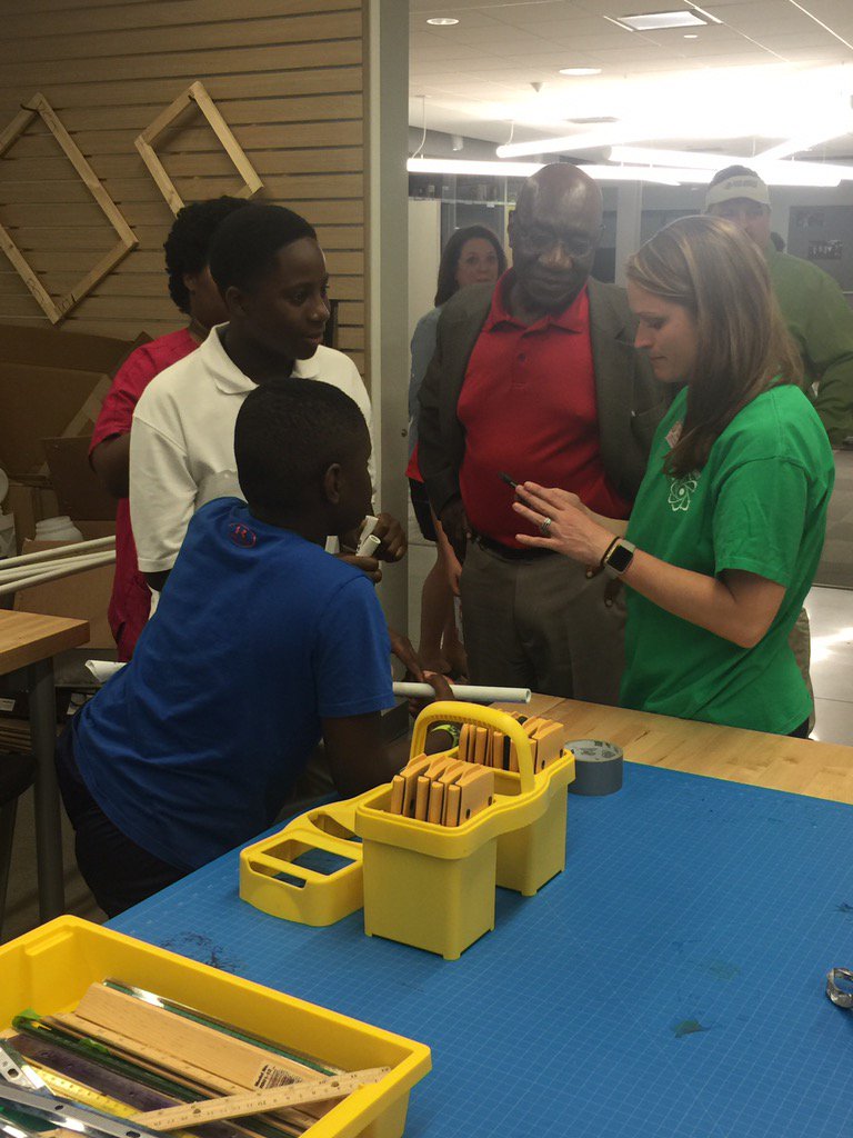 dretrusty's tweet photo. STEAM Night in Middle School. Problem solving, science, engineering, math, and teamwork. @KinkaidSchool https://t.co/jesU0taMIg