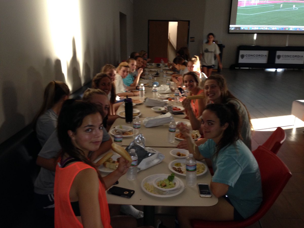SaderSoccerTx's tweet photo. Team dinner before #BeatAgnes https://t.co/5DZcPpGZdj