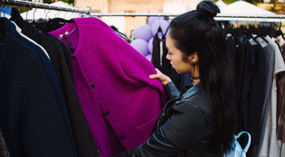 BoF's tweet photo. Sophisticated shoplifting gangs are costing US retailers $30 billion a year. https://t.co/xhqZNjRdhH via @qz https://t.co/YY7uHQo45N