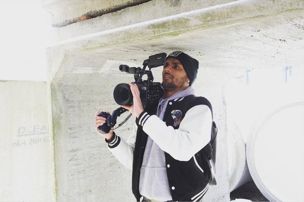 FreelanceFlint's tweet photo. Freelance Flint available for hire on your next shoot, fully equipped and ready to work. D… https://t.co/xv96r9Zec5 https://t.co/AoOLtEImav