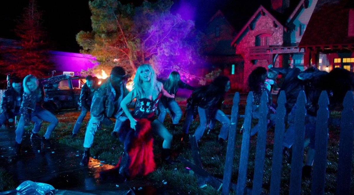 ARTPOPMOOD's tweet image. ESQ EL VIDEO ES UNA PUTA LOCURA Y ME ENCANTA #JHONWAYNE