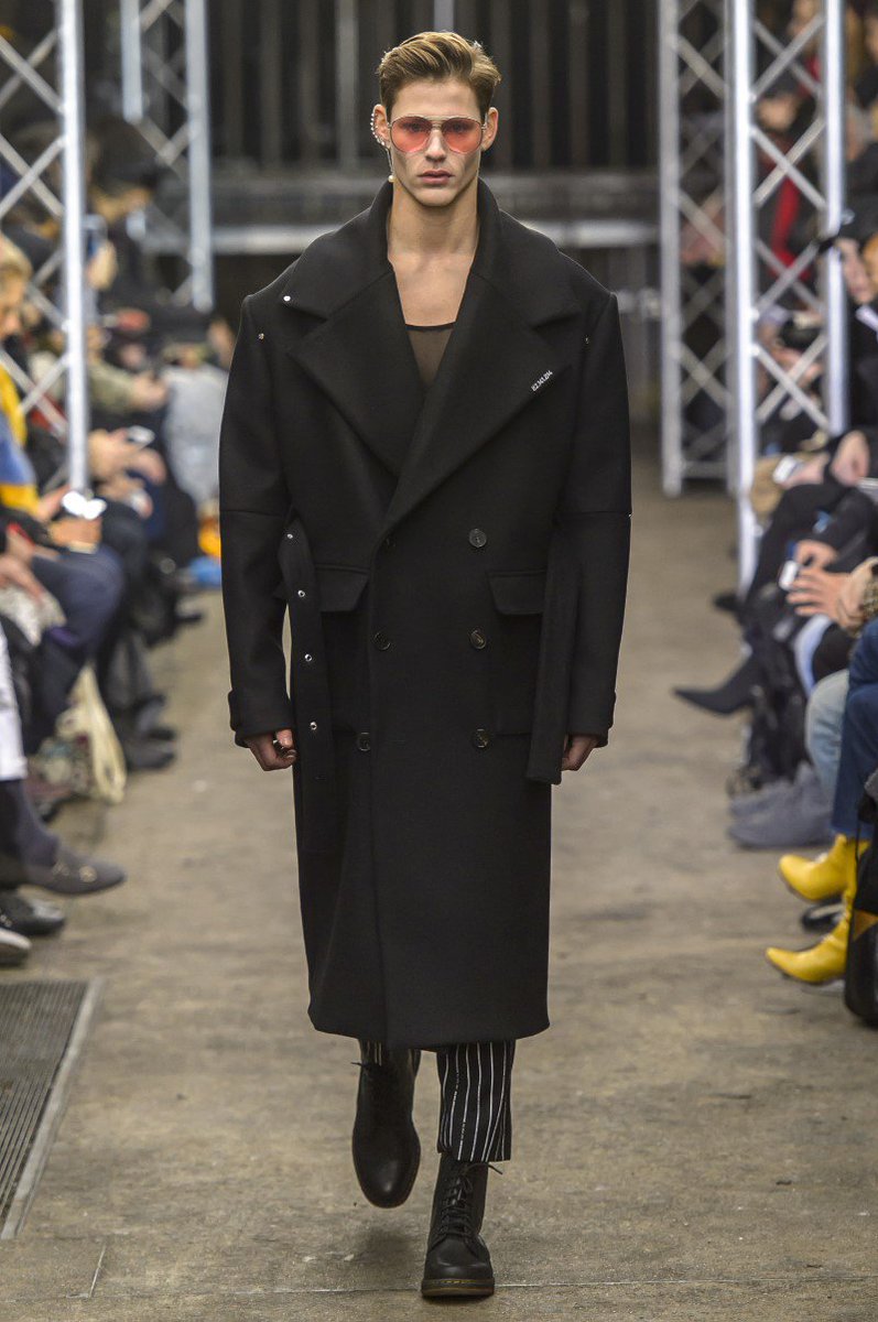 HommeEssential's tweet image. Eighties punk and skinhead references &amp;amp; scandals of English royalty inspire #Icosae FW17 collection: goo.gl/hkpt3Y #PFW17